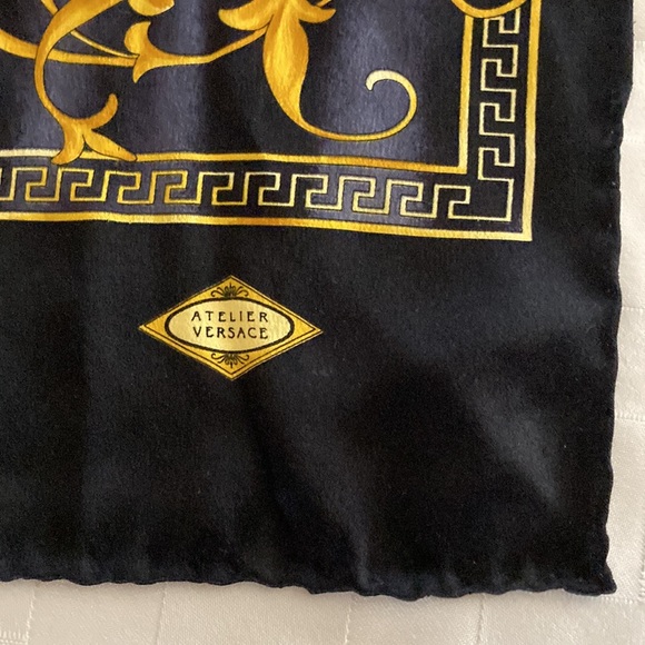 Atelier Versace vintage mid nineties long silk scarf. Made in Italy. - Picture 3 of 8